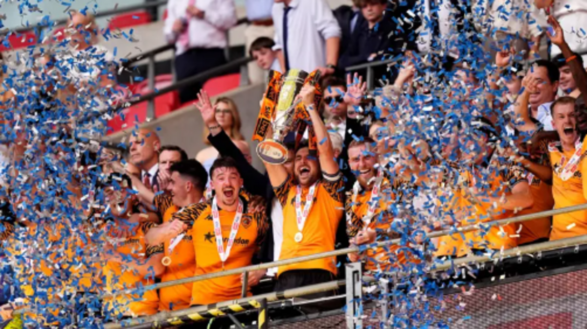Hull City Triumph: Open-Top Bus Parade to Celebrate Premier League Return