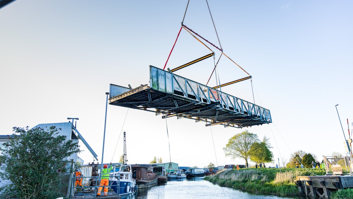 Major Engineering Operation Successfully Recovers Beverley Bridge from River Hull
