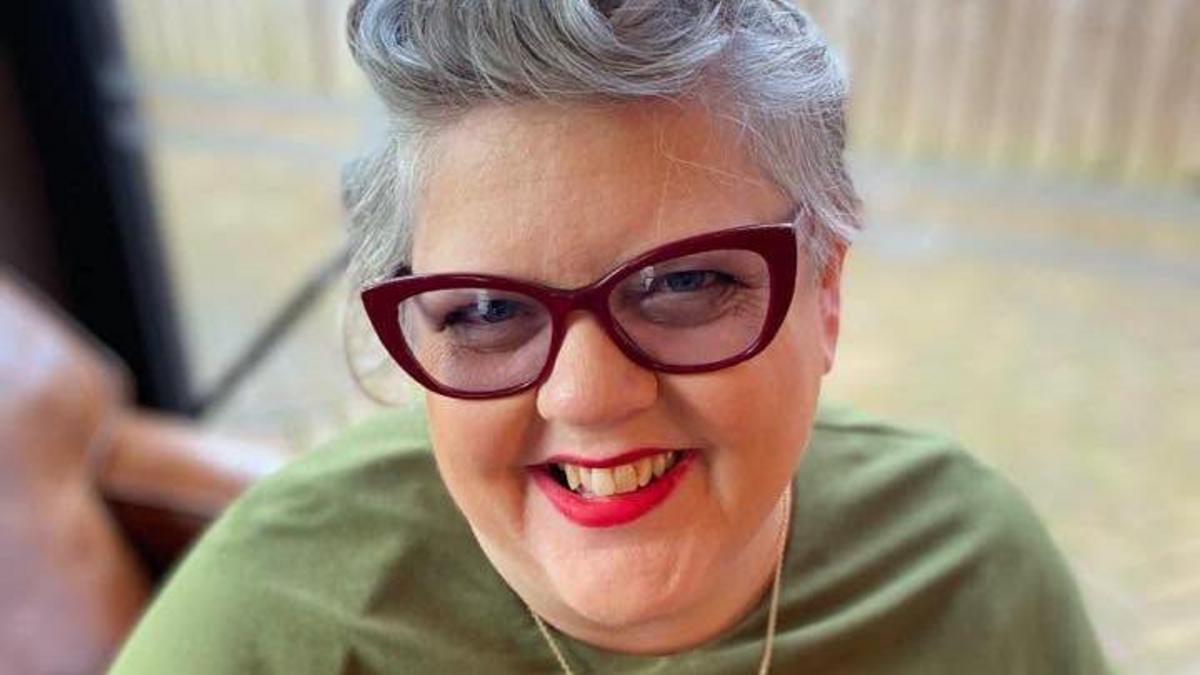 Rev. Naomi Nixon Empowers Female Priests Through Custom Clothing